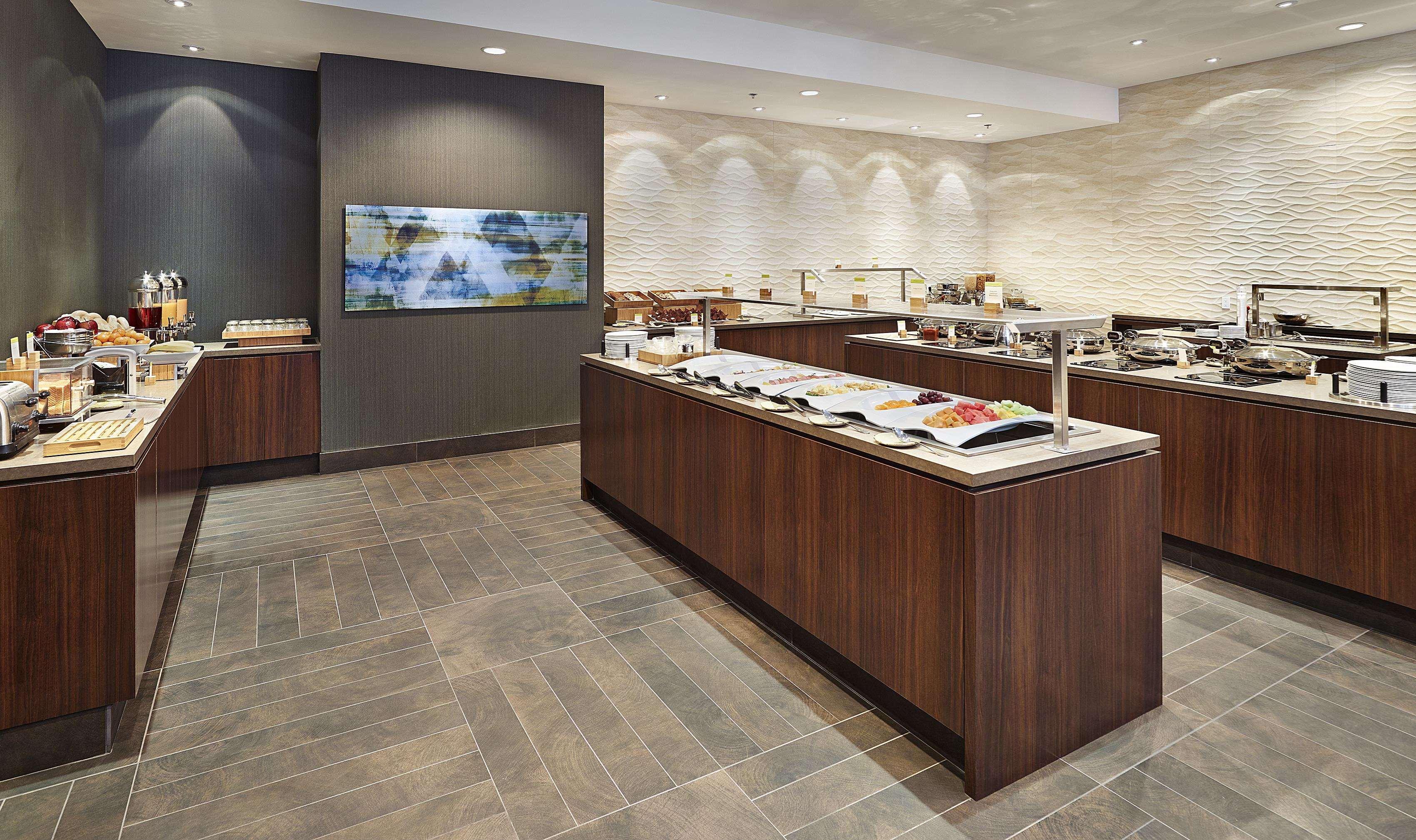 Doubletree By Hilton Hotel & Conference Centre Regina Exterior photo