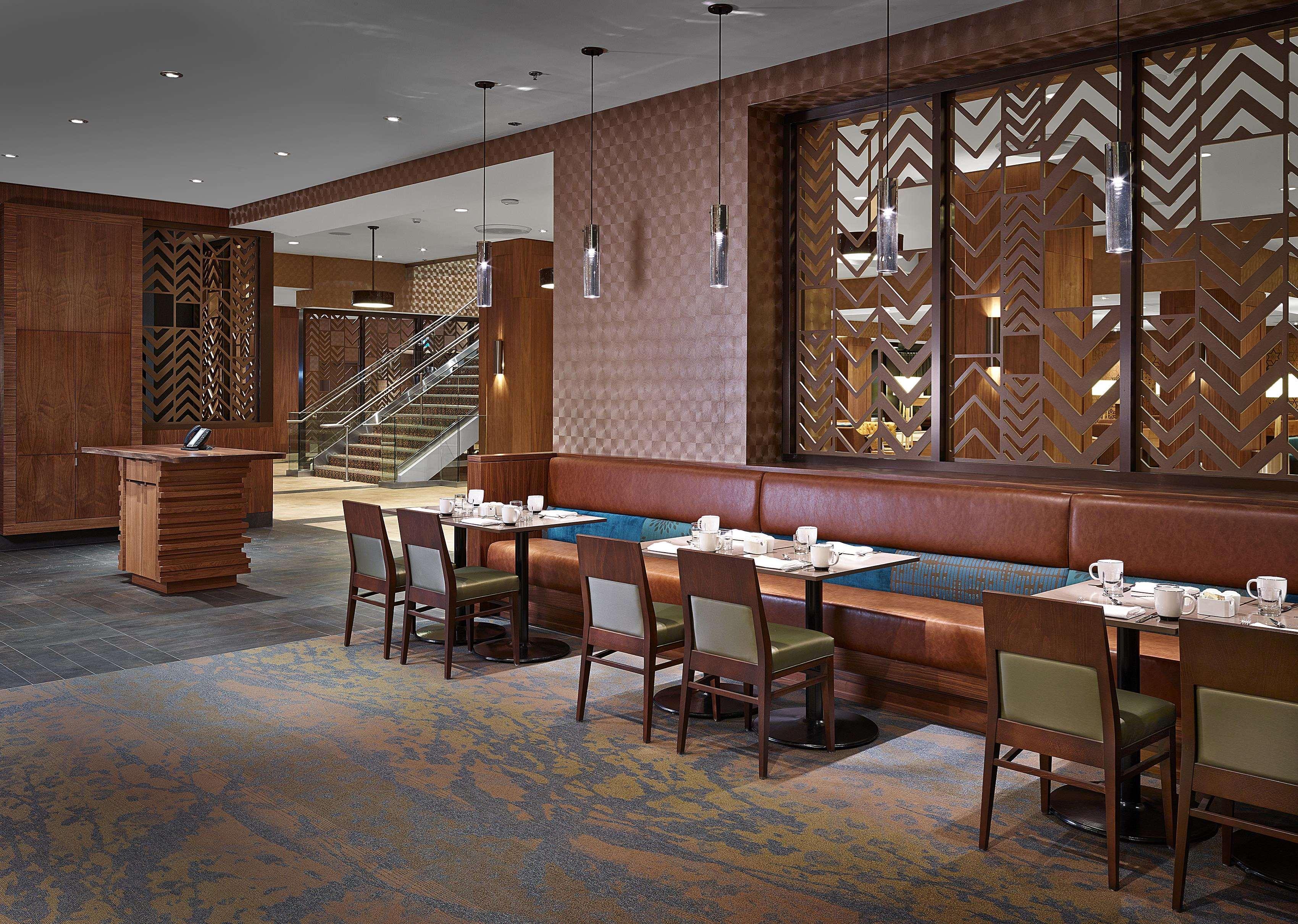 Doubletree By Hilton Hotel & Conference Centre Regina Exterior photo
