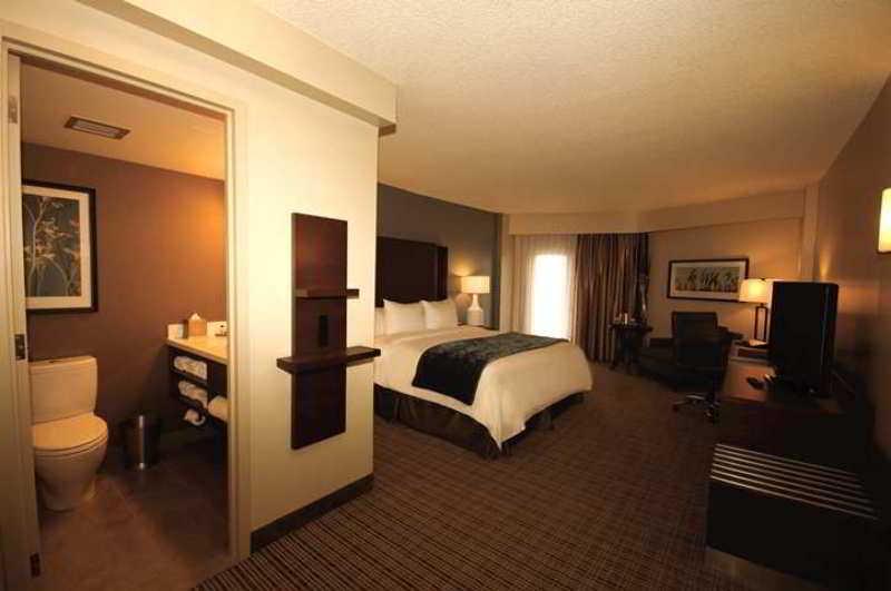 Doubletree By Hilton Hotel & Conference Centre Regina Exterior photo
